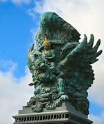 Patung Garuda Wisnu Kencana Di Bali Terbuat Dari Bahan